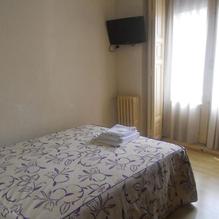 Hostal Olga Madrid Exteriör bild