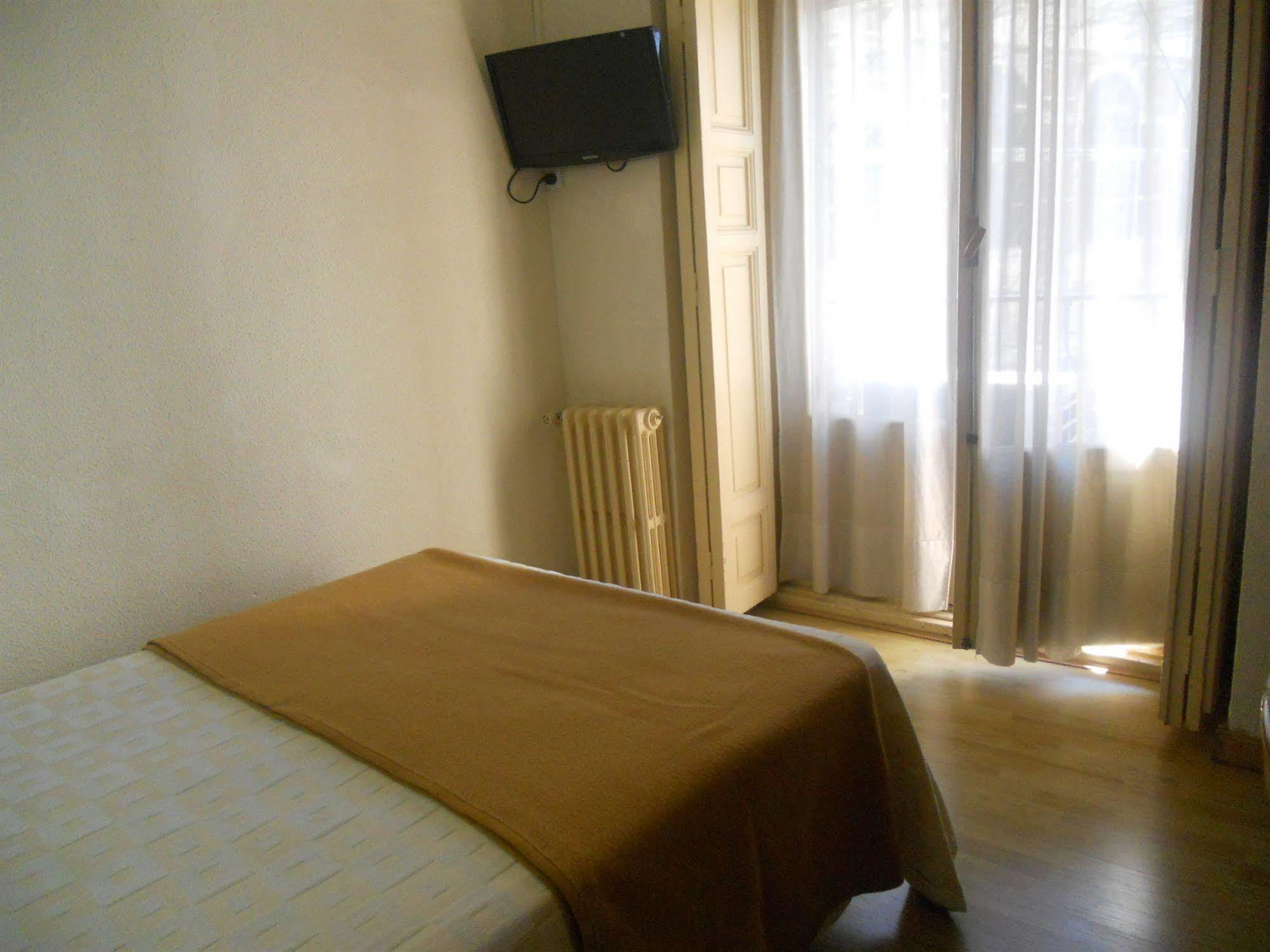 Hostal Olga Madrid Exteriör bild