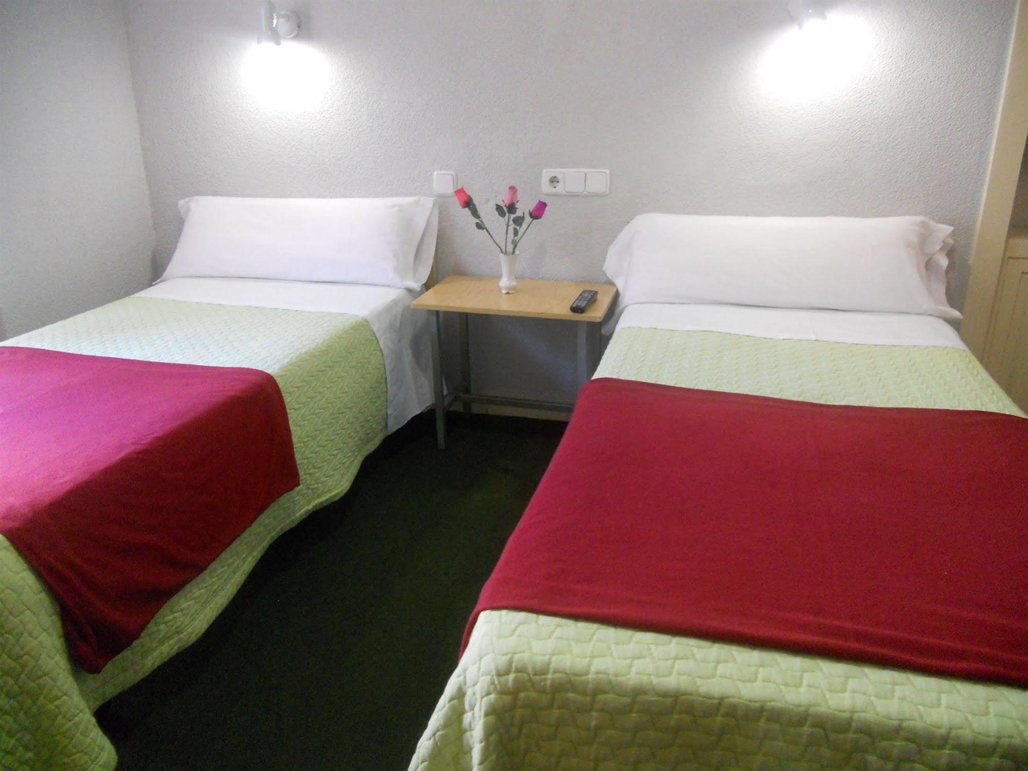 Hostal Olga Madrid Exteriör bild