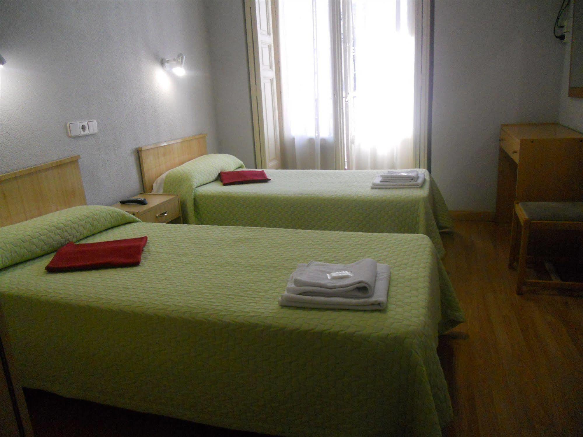 Hostal Olga Madrid Exteriör bild